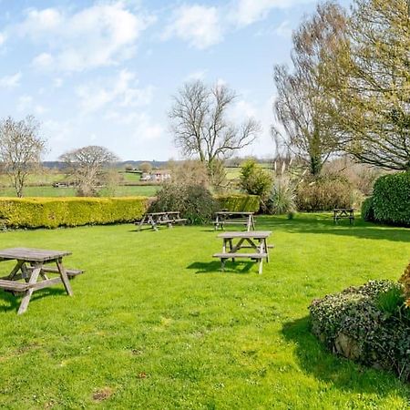 The Burcott Inn Cottages Веллс Екстер'єр фото